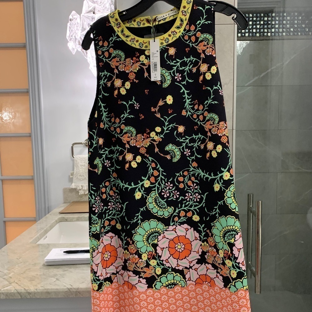 ALICE + OLIVIA Keaton Crewneck Shift Dress - Picture 5 of 10